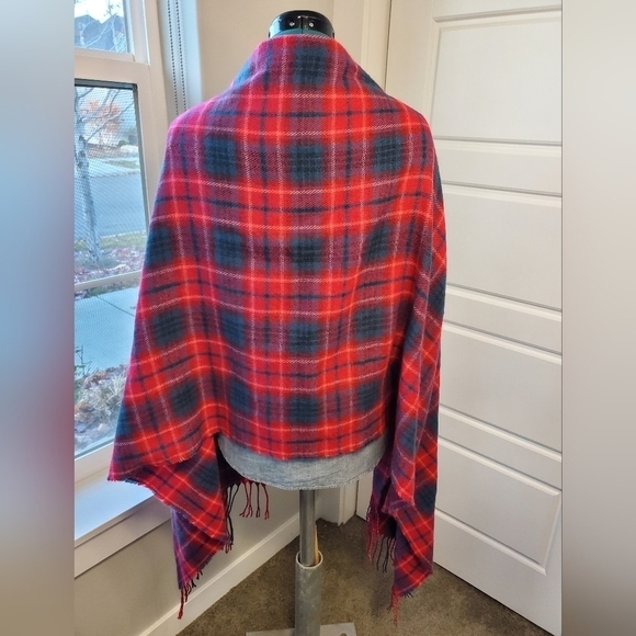 EDDIE BAUER OVERSIZE BLANKET SCARF SHAWL WRAP RED & BLUE PLAID FRINGE WOMEN OS - Picture 7 of 14